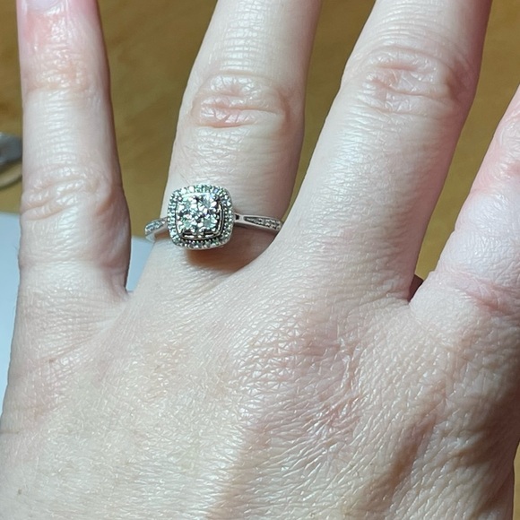 Allure Gems Diamond Cluster Sterling Silver Ring Size 7 - Picture 2 of 13